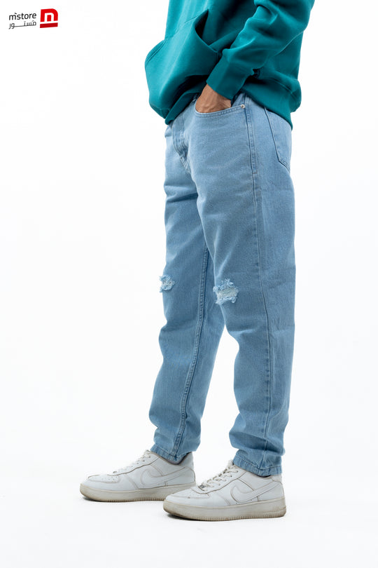 boy friend cutting jeans 1